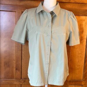 NWT Umgee Womens Button Up Puffed Sleeve Lt Olive Top. Sz L